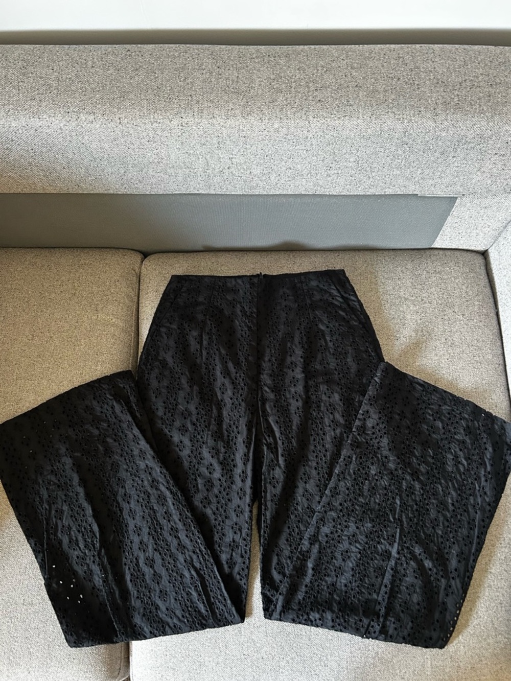 DKNY Eyelet Black Pants - Size 2 - Picture 5 of 7